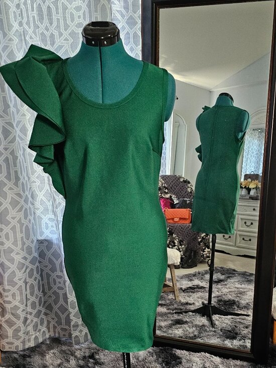 WOW couture Dresses & Skirts - Wow Couture Green Ruffle‑Shoulder Bodycon Dress – Size L